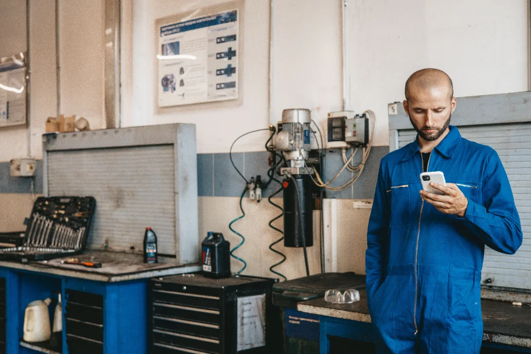 Independent contractor using the Scope job management app on site