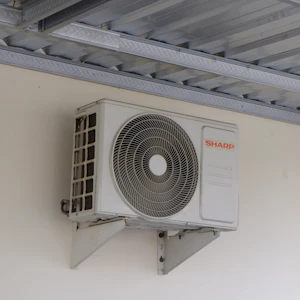 Indoor unit and equipment label